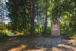 War memorial of the Finnish 21st Brigade in M&ouml;hk&ouml; village.