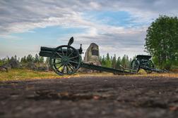 122-Millimeter-Putilow-Haubitzen in Palovaara Gedenkenstätte Ilomantsi, Finnland.