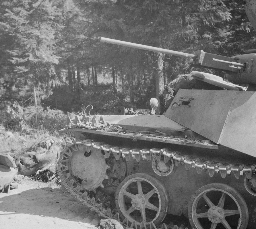 tuhottu hyökkäyspanssarivaunu