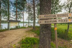 Kriegsstrasse Ilomantsi, Finnland: Das Kallioniemi-Denkmal befindet sich entlang des Flusses Koitajoki