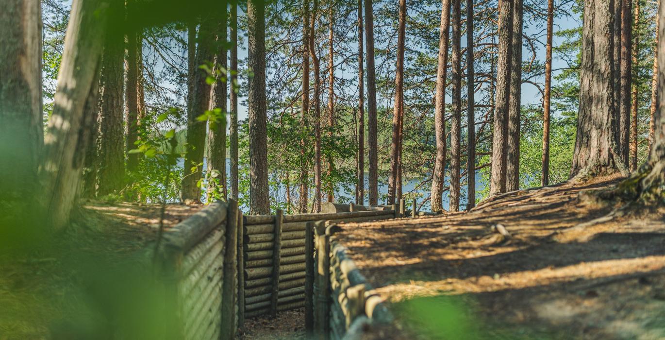 Ein restaurierter Schützengraben aus dem Winterkrieg 1939-40 im Petkeljärvi-Nationalpark.