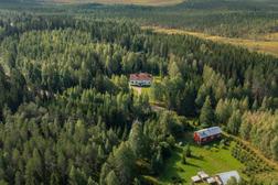 Taloja ja mets&auml;&auml; Ukkolanvaaralla