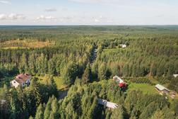 Taloja ja mets&auml;&auml; Ukkolanvaaran maastossa