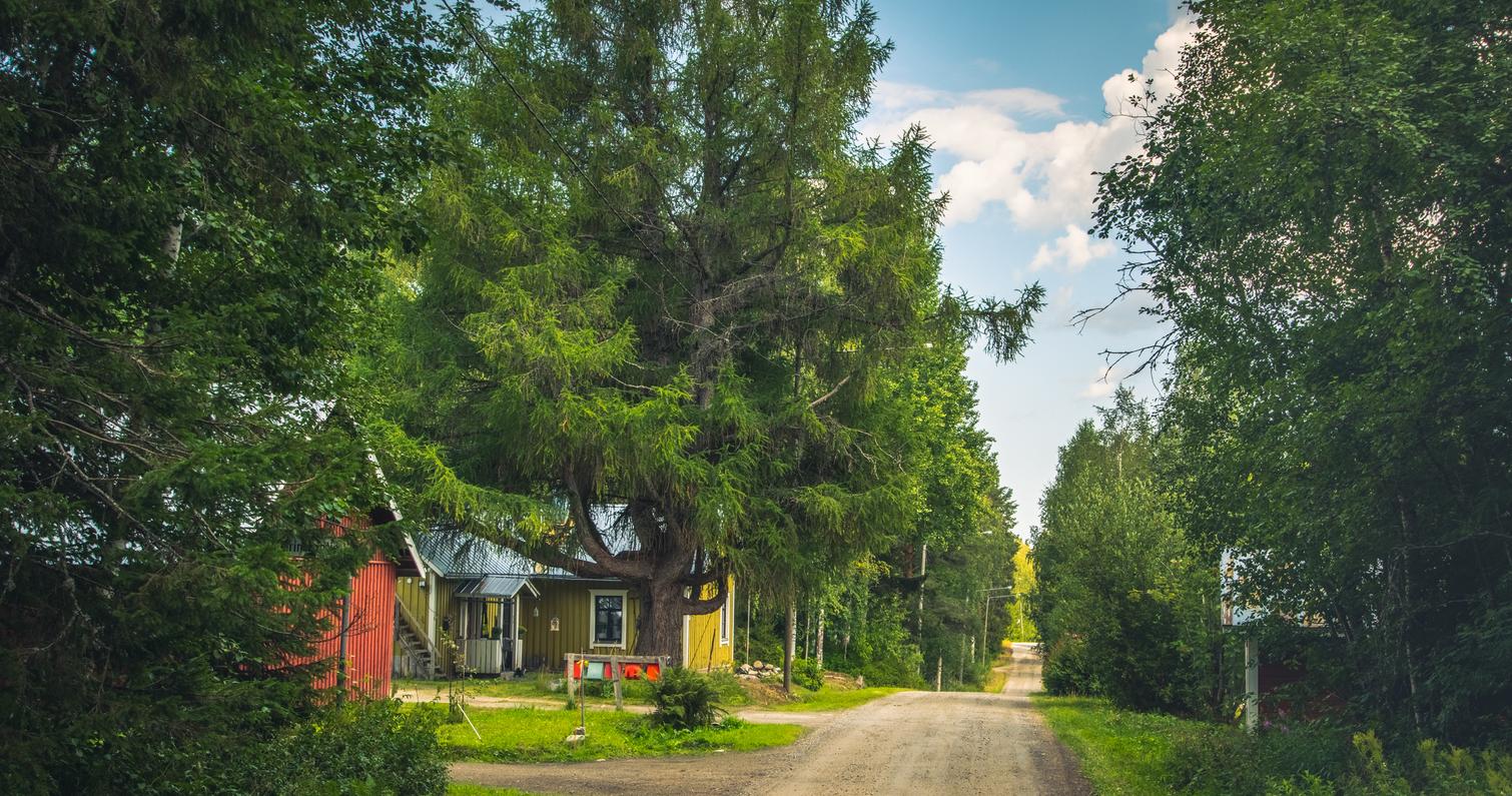 Village road in M&ouml;hk&ouml; Finland