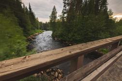 Fluss Koitajoki und Polvikoski-Br&uuml;cke in Ilomantsi, Finnland.