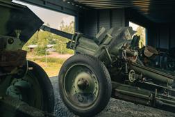 Tykkikatoksessa sijaitseva tykki