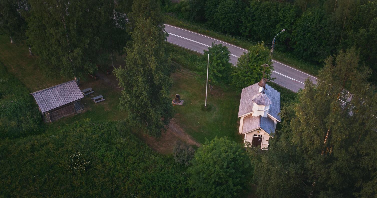 Hattuvaaran tsasouna ilmasta kuvattuna