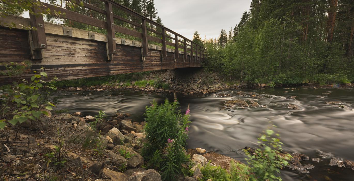 Polvikoski-Brücke und Fluss Koitajoki in ilomantsi, Finnland.